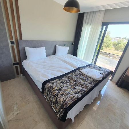 Luxury Hotel Room W Pool Near Beach In Kyrenia Kyrenia (Northern Cyprus) Quarto foto